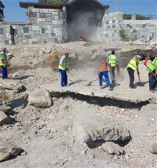 В Хазарском районе продолжается снос незаконных построек