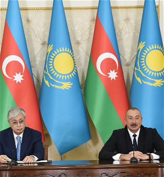 Президенты Азербайджана и Казахстана выступили с заявлениями для печати