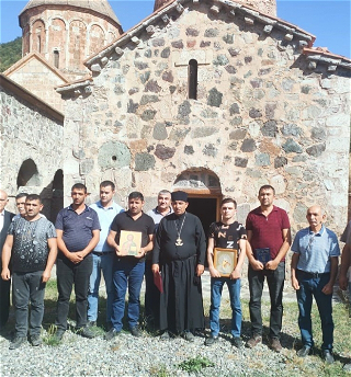 К родным святыням