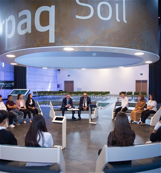 Министр цифрового развития и транспорта встретился с молодежью в городе Гах