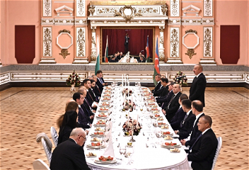 Данофициальный ужинв честьПрезидента ИльхамаАлиева