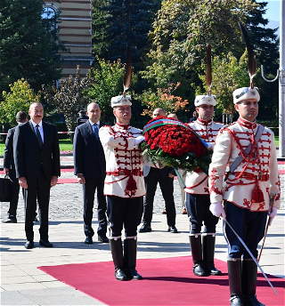 Президент Ильхам Алиев посетилв Болгарии могилу Неизвестного солдата