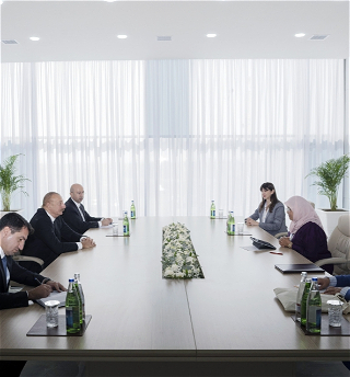 Президент Ильхам Алиев принял исполнительного директора Программы ООН по населенным пунктам