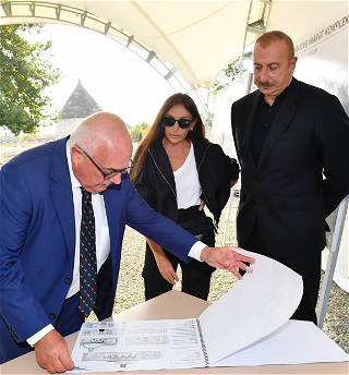 Ознакомление с работами, предстоящими в комплексе Имарет, и открытие надгробного памятника Хуршидбану Натаван