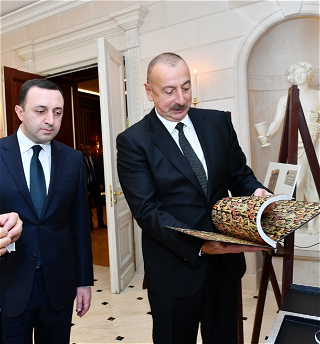 Президент Ильхам Алиев и премьер-министрГрузии Ираклий Гарибашвили ознакомилисьс выставкой «Наследие Карабахского ханства»
