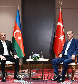 Президент Азербайджана Ильхам Алиеввстретился в Самарканде с ПрезидентомТурции Реджепом Тайипом Эрдоганом