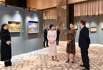 Первая леди Азербайджана Мехрибан Алиеваознакомилась в Самарканде с выставкой «Краски Узбекистана»