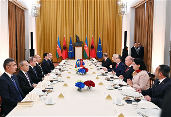 В ходе официального ланча состоялась встреча президентов Азербайджана и Албании в расширенном составе