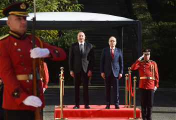 В Тиране состоялась церемония официальной встречи Президента Ильхама Алиева