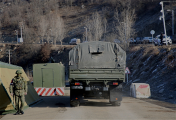 Еще 6 автомобилей снабжения российских миротворцев беспрепятственно пересекли территорию проведения акции