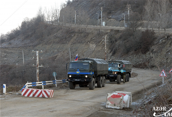 Два автомобиля снабжения миротворцев беспрепятственно проехали по дороге Лачин-Ханкенди