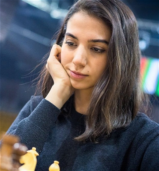 Иранская чемпионка по шахматам поселится в Испании после партии без хиджаба на ЧМ в Казахстане