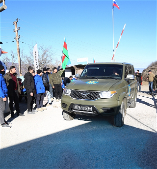 Автомобили миротворцев в очередной раз беспрепятственно проехали по дороге Ханкенди - Лачин