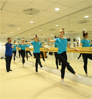 Чешские гимнастки участвуют в учебно-тренировочных сборах в Баку