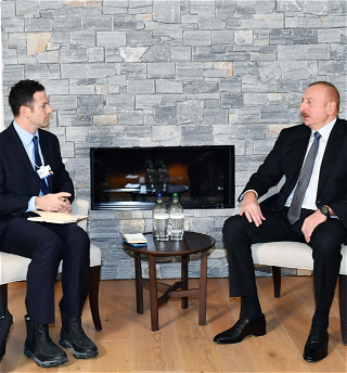 Президент Ильхам Алиев встретился в Давосе с президентом компании The Goldman Sachs Group Inc. по глобальным вопросам