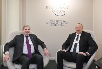 Президент Ильхам Алиев встретился в Давосес комиссаром ЕCпо бюджету и администрации