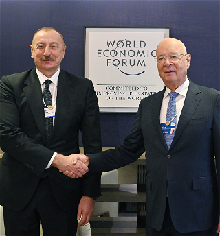 В Давосе состоялась встреча Президента Ильхама Алиева с председателем Всемирного экономического форумаКлаусом Швабом