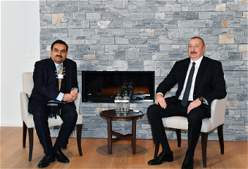Президент Ильхам Алиеввстретился в Давосе с основателеми председателем компании Adani Group