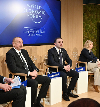 Президент Ильхам Алиев принял участиев панельном заседании в рамках Всемирного экономического форума
