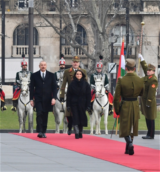 Церемония официальной встречиПрезидента Азербайджана Ильхама Алиева
