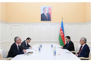 Заместитель премьер-министра Али Ахмедов встретился с послом Великобритании в Азербайджане