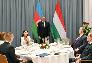 Официальный обед в честьПрезидента Ильхама Алиеваи первой леди Мехрибан Алиевой