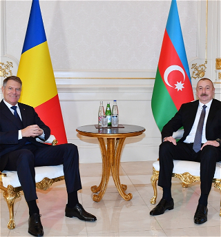 СостояласьвстречапрезидентовАзербайджанаи Румынииодин на один