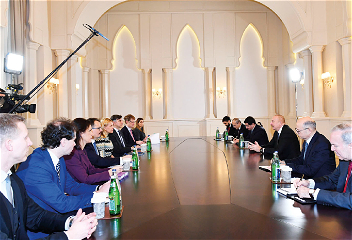 Президент Ильхам Алиев принял делегациюво главе с комиссаром Европейского Союза