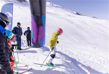 Профессиональные спортсмены из Японии провели мастер-класс для лыжников-любителей