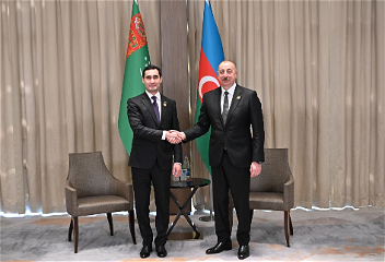 Президент Азербайджана Ильхам Алиеввстретился с Президентом ТуркменистанаСердаром Бердымухамедовым