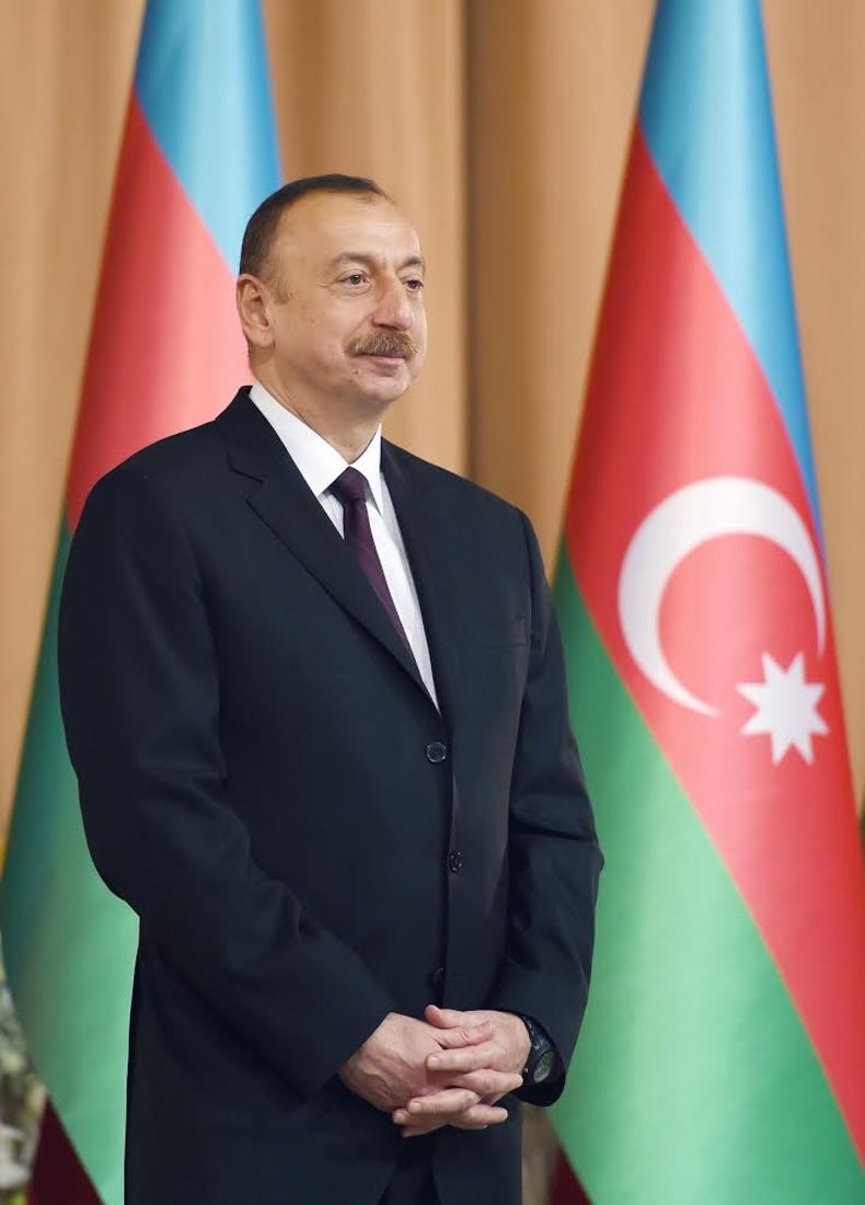 Президент Азербайджанской Республики принимает поздравления по случаю Дня независимости