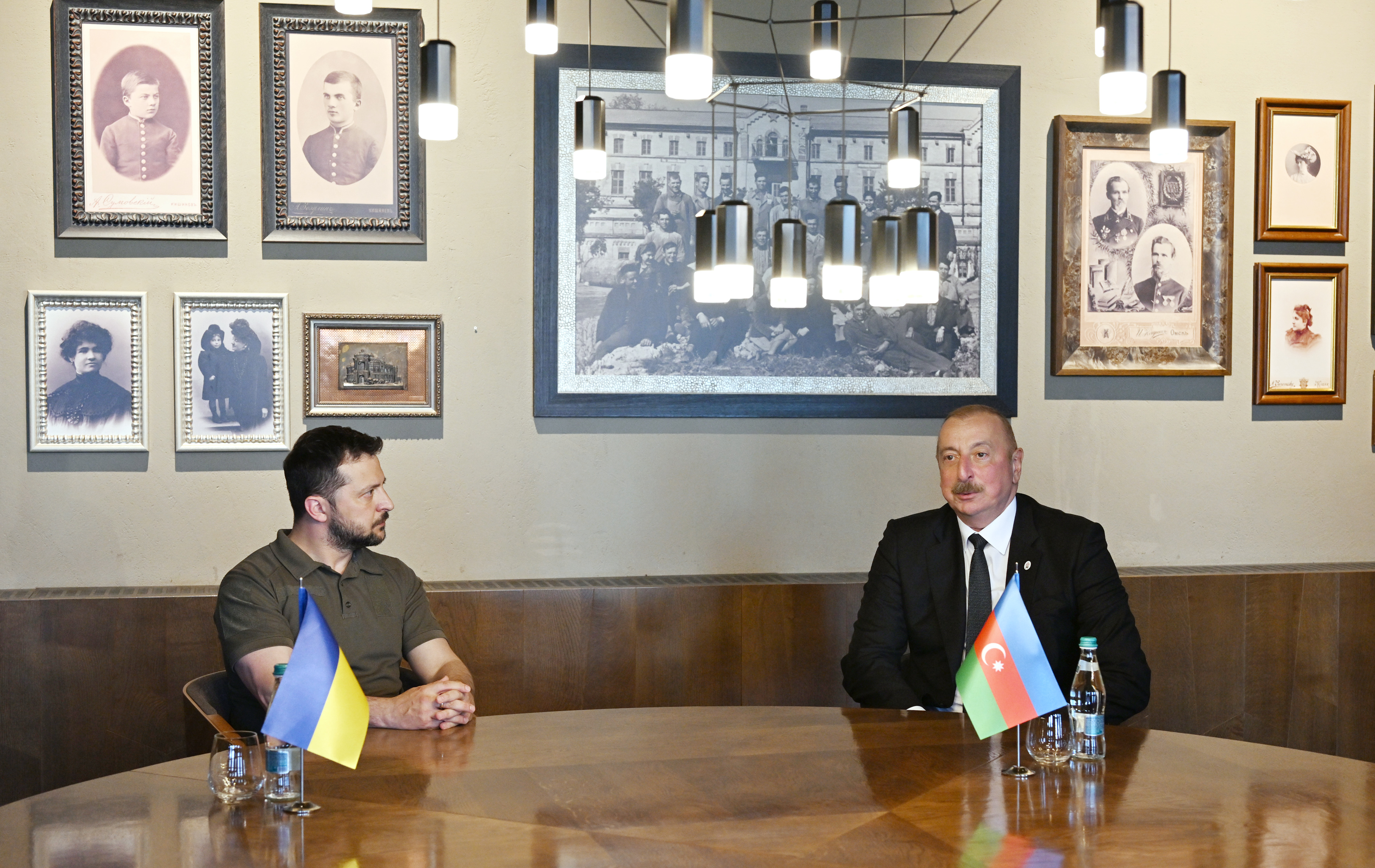 В Кишиневе состоялась встреча президентов Азербайджана и Украины