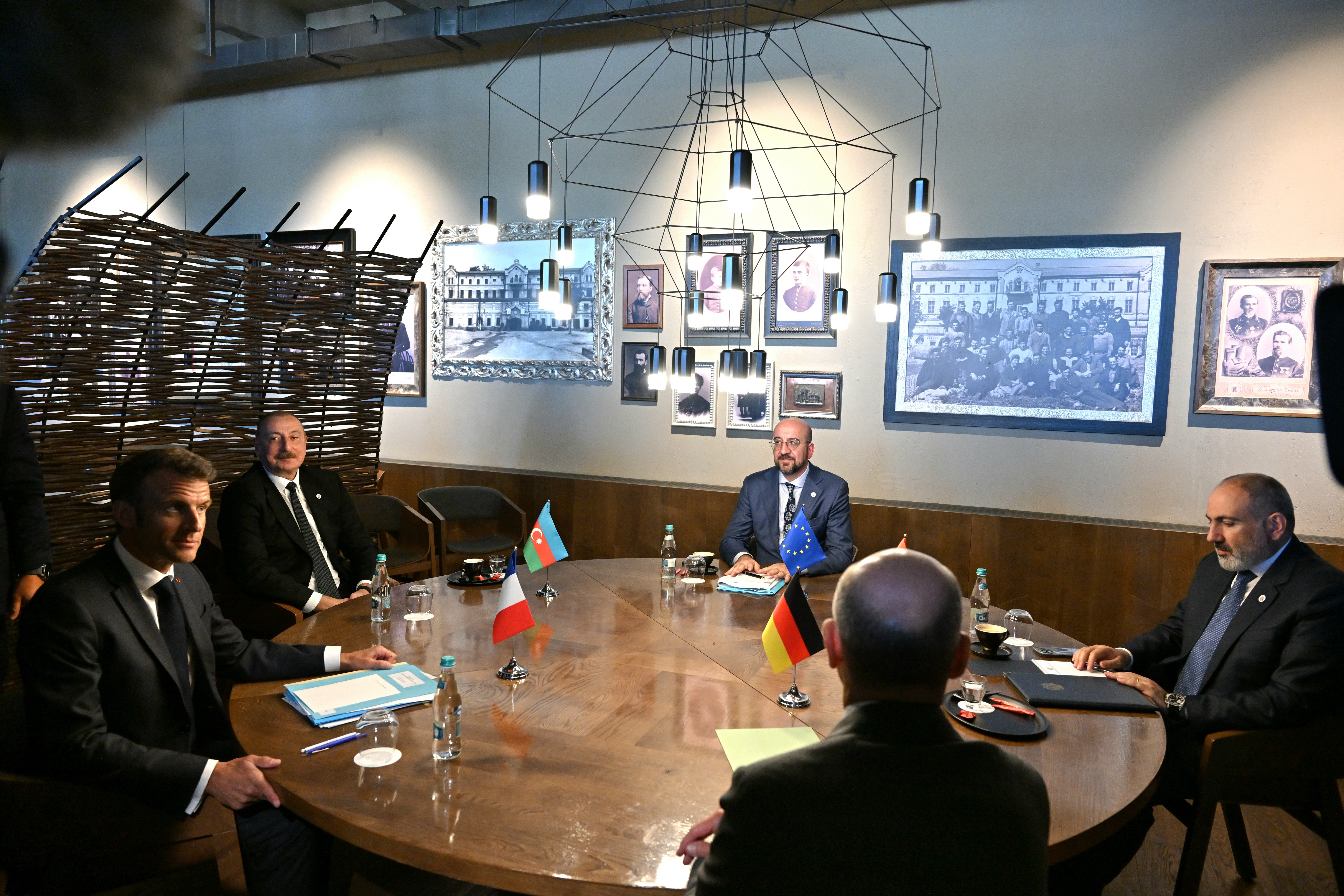 В Кишиневе состоялась неформальная встреча лидеров Азербайджана, Армении и Совета Европейского Союза