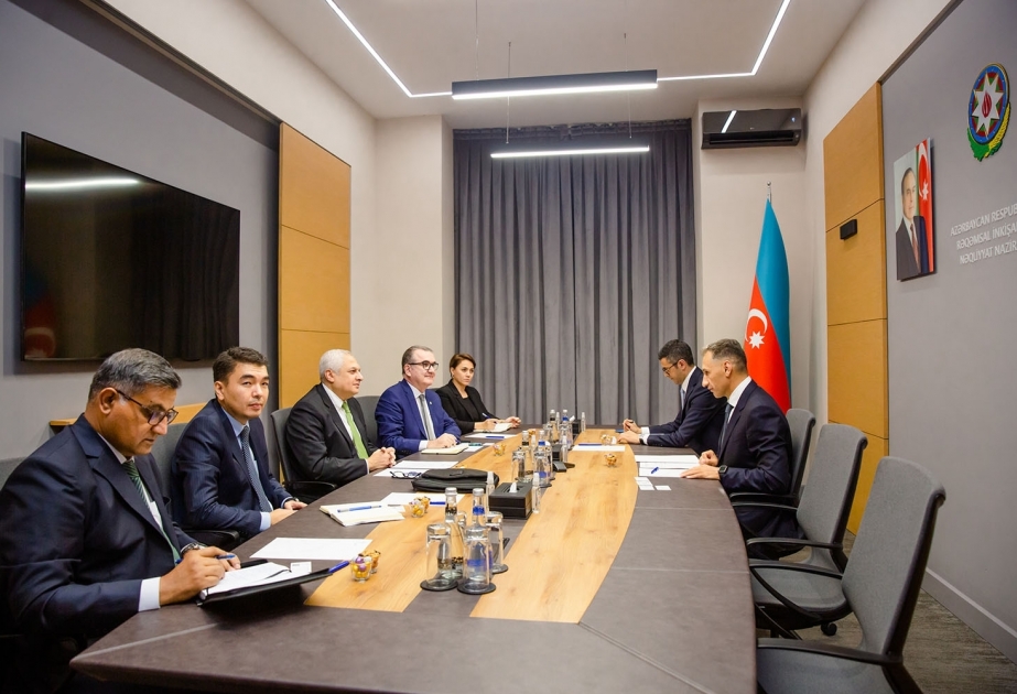 Министр Рашад Набиев встретился с генеральным директором Исламской корпорации по страхованию инвестиций и экспортных кредитов