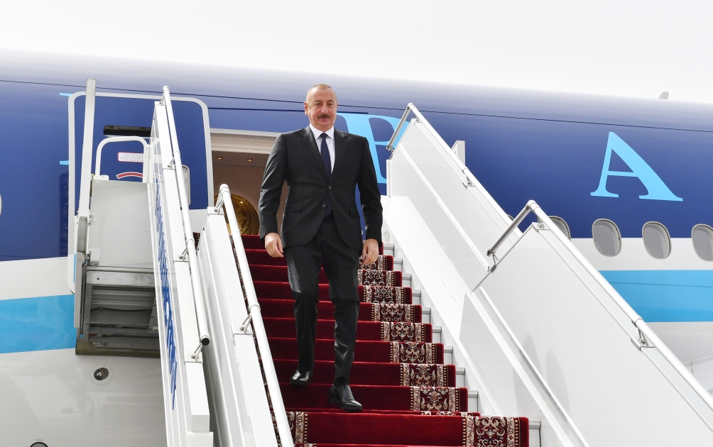 Президент Азербайджана Ильхам Алиев прибыл с визитом в Таджикистан