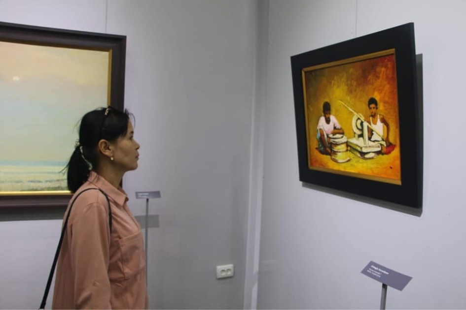 В Узбекистане открылась персональная выставка известного азербайджанского художника Чингиза Фарзалиева
