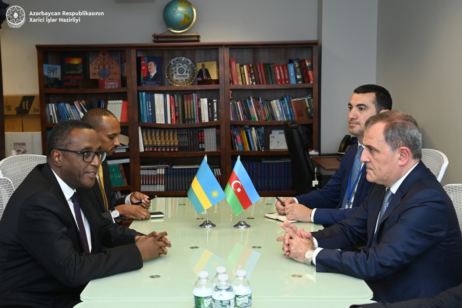 Между правительствами Азербайджана и Руанды подписано соглашение об освобождении от визовых требований владельцев дипломатических и служебных паспортов