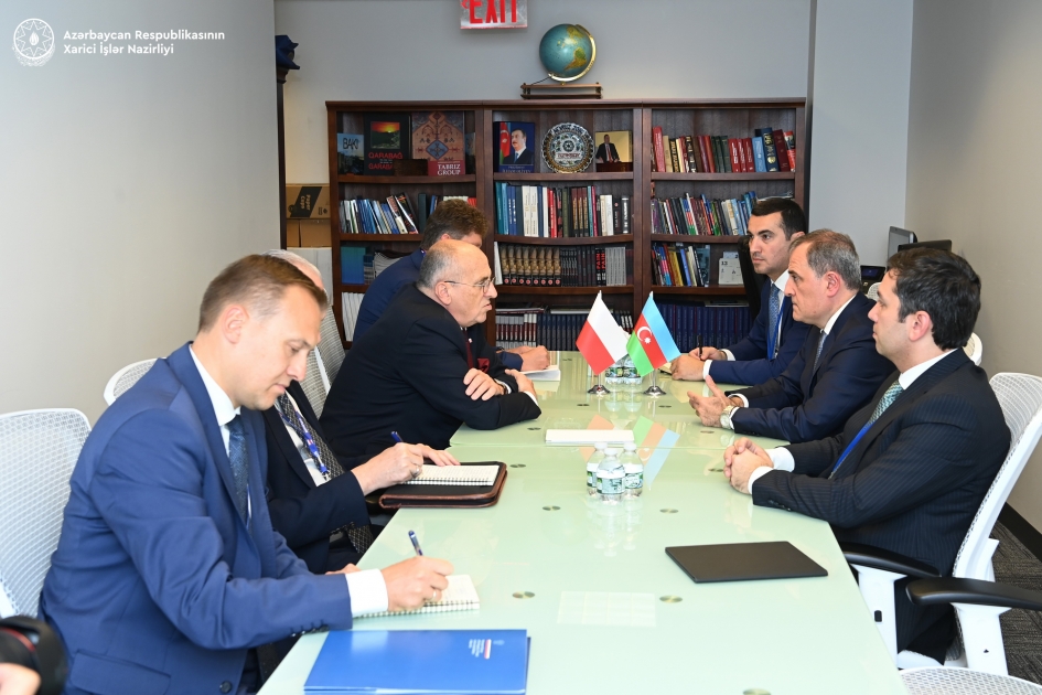 Азербайджан и Польша обсудили вопросы двустороннего сотрудничества и сложившуюся ситуацию в регионе