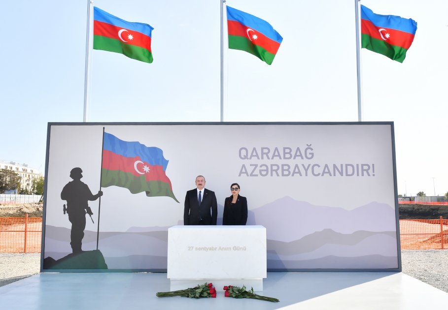 Президент Ильхам Алиев и первая леди Мехрибан Алиева посетили в Баку строящийся Парк Победы 
