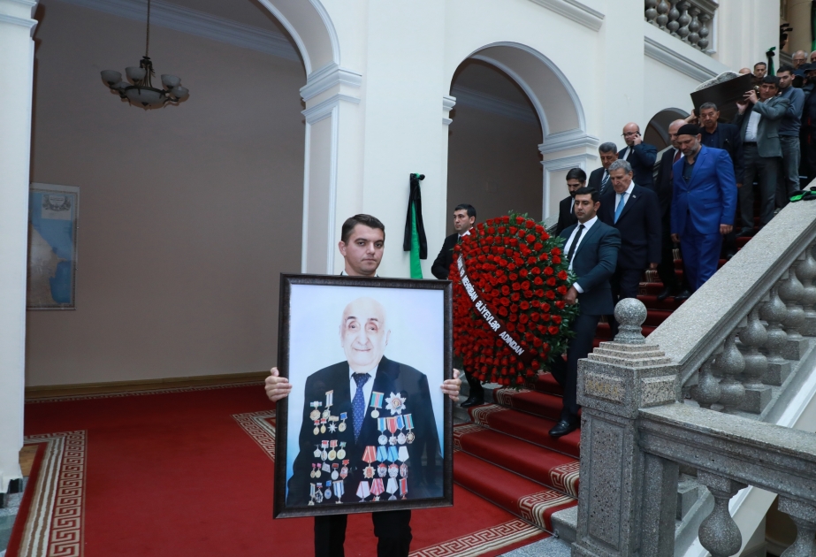 Первый вице-президент SOCAR Хошбахт Юсифзаде предан земле на Аллее почетного захоронения