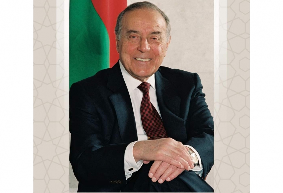 Первый вице-президент Мехрибан Алиева поделилась публикацией в связи с днем памяти великого лидера