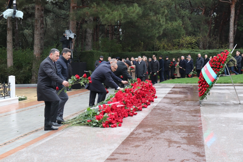 Руководство Министерства здравоохранения почтило память великого лидера Гейдара Алиева
