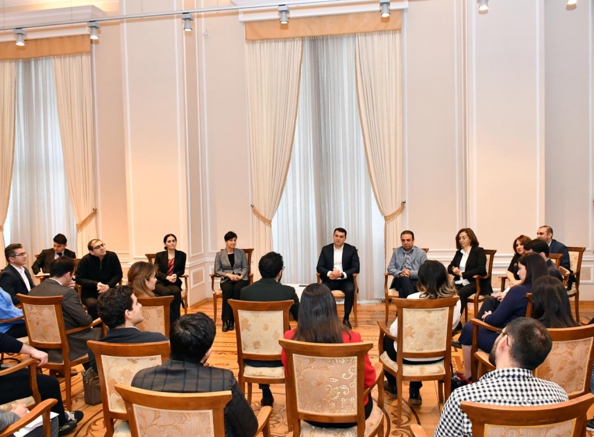 Министр культуры встретился с выпускниками зарубежных вузов и лицами, продолжающими образование в сфере культуры