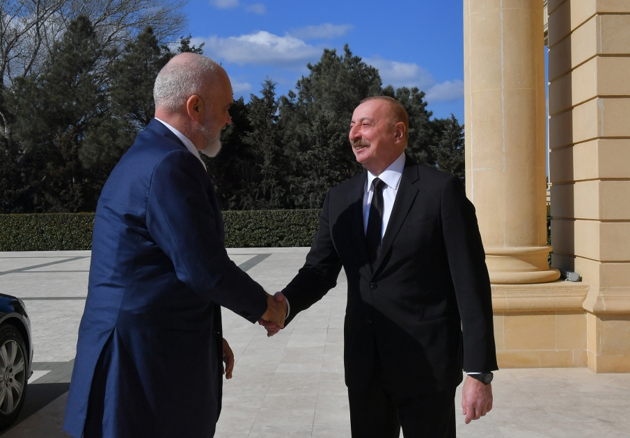 Началась встреча Президента Азербайджана Ильхама Алиева с премьер-министром Албании Эди Рамой один на один