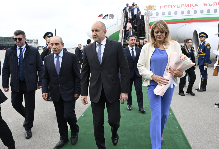 Президент Болгарии Румен Радев прибыл с официальным визитом в Азербайджан