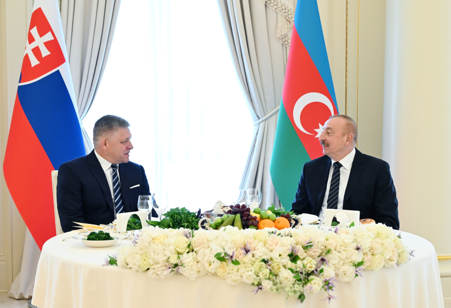 От имени Президента Азербайджана дан официальный обед в честь премьер-министра Словакии