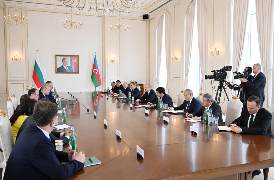 Началась встреча Президента Азербайджана Ильхама Алиева и Президента Болгарии Румена Радева в расширенном составе 