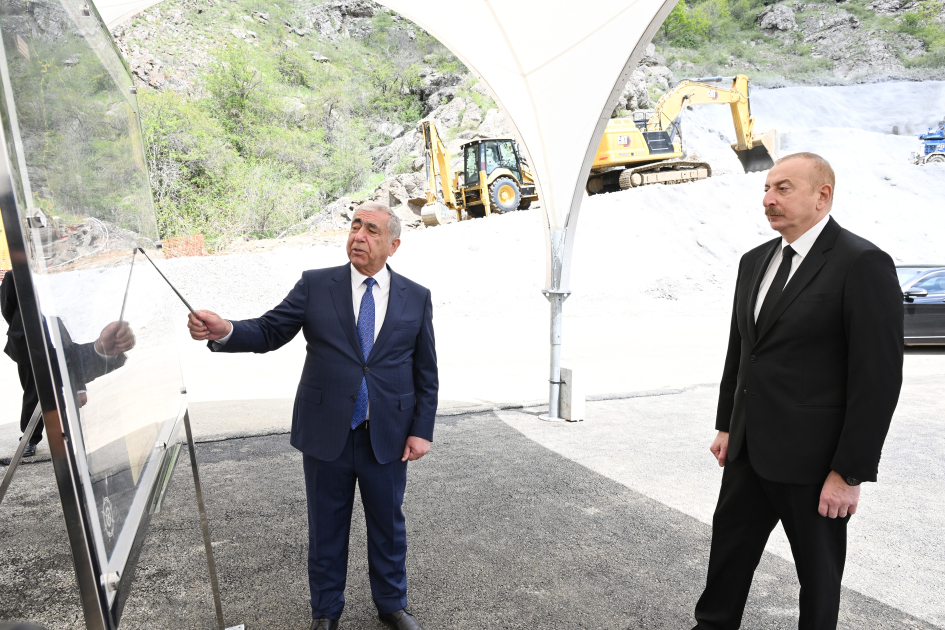 Президент Ильхам Алиев ознакомился с работами, проводимыми на автомобильной дороге Ханкенди-Шуша-Лачин 