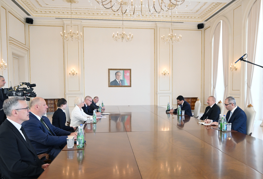 Президент Ильхам Алиев принял делегацию во главе с председателем Сейма Латвии  