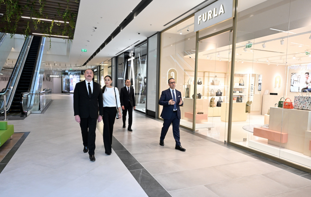 Президент Ильхам Алиев и первая леди Мехрибан Алиева приняли участие в презентации проекта Crescent Bay и открытии торгового центра Crescent Mall в Баку